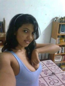 ரூமில் எடுத்த செல்பி
