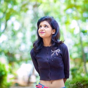 வெட்ட வெளியில் ஒரு அழகி