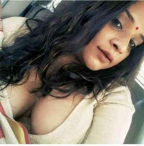 தொங்கும் இரண்டு முலை