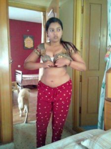 ஜாக்கெட் அணிந்து கொண்டாள்
