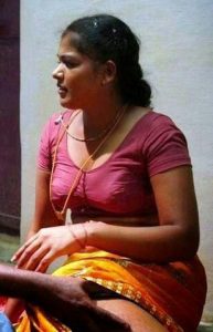 உள்ளாடை அணிந்து