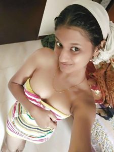 முலைகளை மறைத்து கொண்டாள்