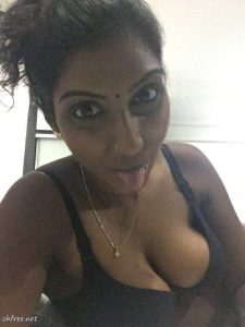 நாக்கினை வெளியே நீட்டினால்