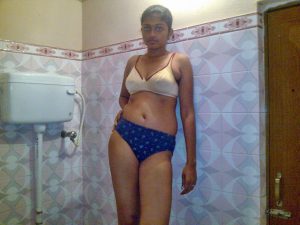 நீளம் நிறத்து ஜெட்டி