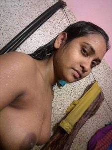 ஓர பார்வையில் இவள்