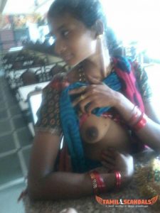 விரிந்து இருக்கும் முலை