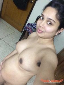 அவுத்து போட்டு நிர்வாணம்