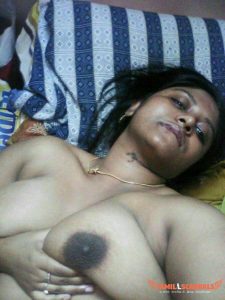 உதடு கடிக்கும் செக்ஸ்யி புண்டை