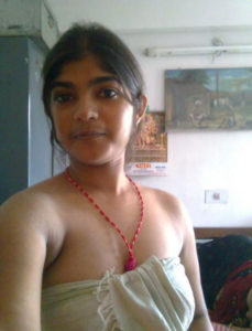 முலை மீது பாவாடை