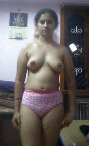 பேன்ட்டி அணிந்த முலை