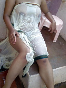 அரை நிர்வாண ஆடை
