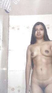 நிர்வாண பெண்