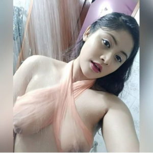 வெளிப்படையான பெண்ணின் முலை