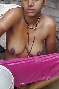 பாத் நியூட் போட்டோ