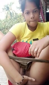 தமிழ் கேர்ள் விறல் போடுகிறாள்