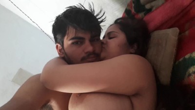 கன்னட மல்லு பெண்ணின் முத்த உமிழ்நீரை குடிக்கிறான்