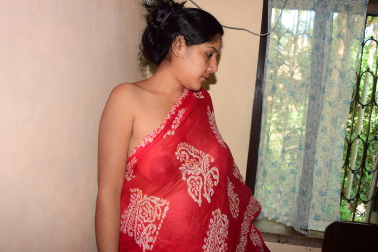 சாரி கழற்றிய ஆண்டியின் அந்தணக ஆபாச படம்