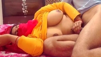 50வயது அம்மா கூதியை 20வயது மகன் ஏறி அடிக்கிறான்
