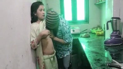 மச்சினிச்சியை கிச்சனில் மேட்டர் அடிக்கும் மாமா
