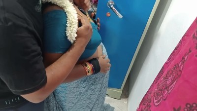 பீரோ சந்தில் சித்தியை காய் அடிச்சு ஓக்க ஆரம்பித்தேன்