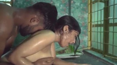 துணி காயப்போட வந்த பெண்ணை ஓத்துட்டு காசுகொடுத்தேன்