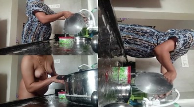 அம்மா அம்மணமாக நின்று சாமானை கழுவுகிறாள்