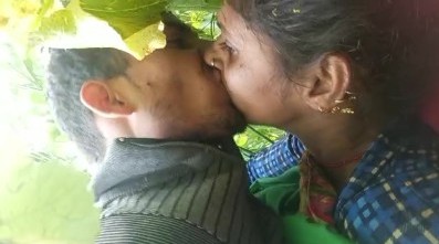 விவசாய நிலத்தில் ஆன்டி படுக்கப்போட்டு காமமுத்தம்