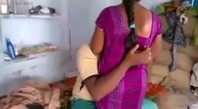 கிராமத்து பெண் அரிசி மில் ரூமில் ரொமான்ஸ் செய்கிறாள்