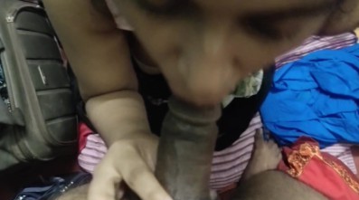 கிராமத்து ஆனந்தி அக்கா சுன்னியை ஊம்பி முலை காட்டுகிறாள்