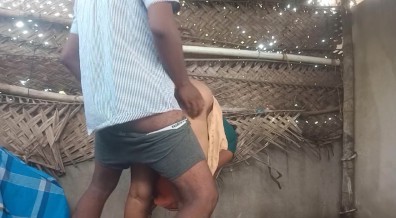 வயநாடு வில்லேஜ் வேலைக்காரி சூத்தடிக்க ஒத்துழைக்கிறாள்