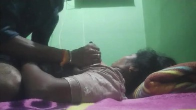 கல்யாணம் ஆகாத தங்கச்சி முலை காம்புகளை சப்பினேன்