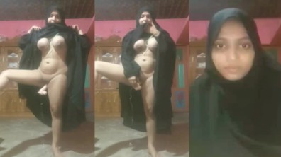 விர்ஜின் முஸ்லீம் பெண் டில்டோ பொம்மை வச்சு செக்ஸ்