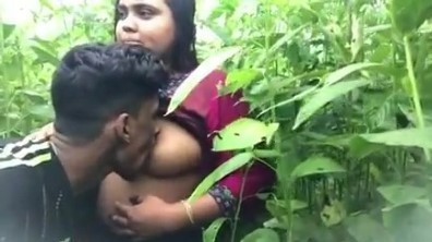 கிராமத்து விவசாயி மகளை செடி கொடி நடுவில் ஓத்தேன்