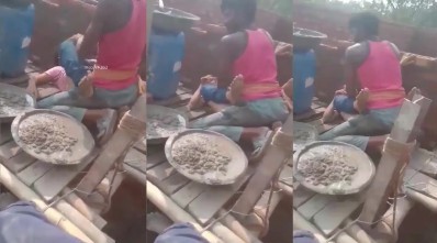 மேஸ்திரி ஹெல்பேர் பெண்ணை வெட்டவெயில் ஓக்கிறான்