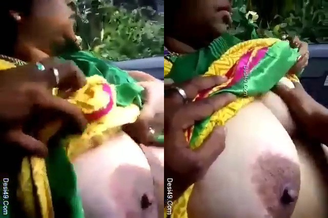 பேங்க் ஆபீஸர் ஆன்டி காரில் போகும்போது பிக் பூப்ஸ் ஷோ