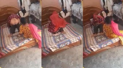 மாமியார் கண்முன்னே மாமனார் பூலில் மருமகள் அடிக்கிறாள்
