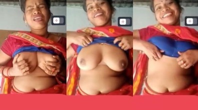 டீச்சர் மாலா ப்ரா ப்ளௌஸ் தூக்கிவிட்டு முலை பிசைகிறாள்