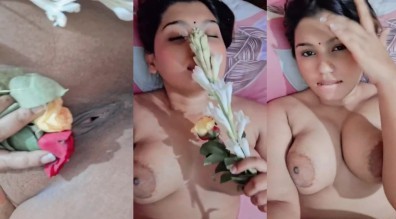 அழகிய பிராண்ட் அக்கா பூ வச்சி புண்டை தடவுகிறாள்