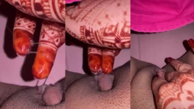 நிச்சயம் முடிந்த பெண் கூதி பிசுபிசுத்த சுயஇன்ப காமம்