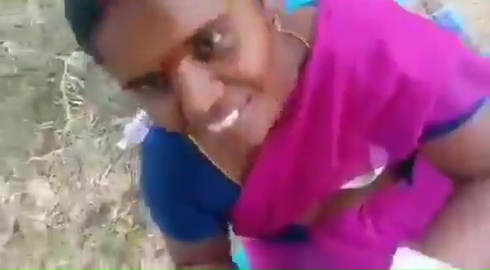 செஞ்சி கிராமத்து ஆன்டி ஏரிக்கரையில் ஊம்புகிறாள்