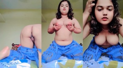 ஐட்டம் டான்சர் பெண் மேலாடை இல்லாமல் முலை அழுத்துகிறாள்