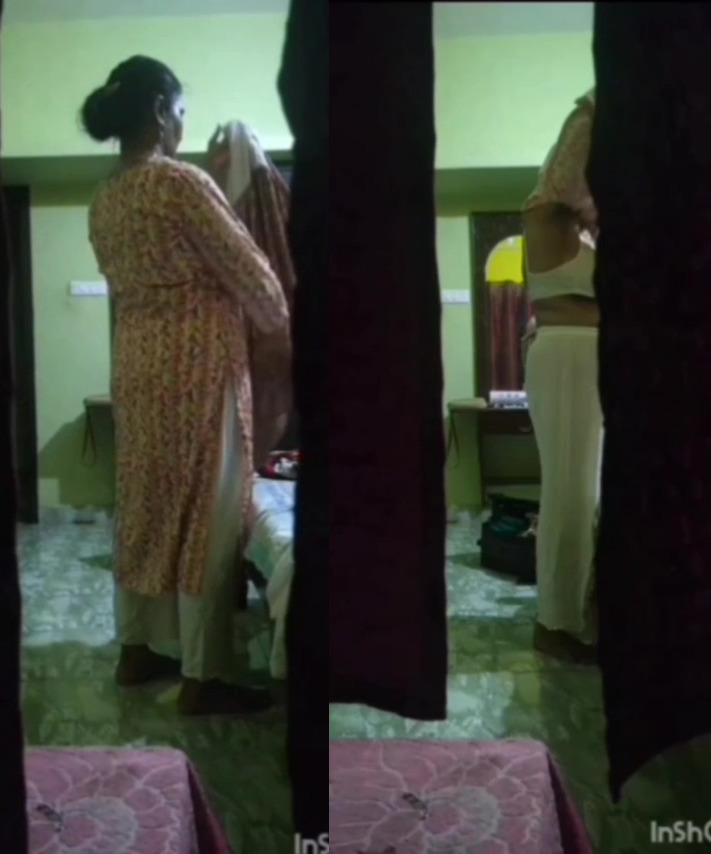 அம்மா ஆடை மாற்றுவதை மகன் ரகசியப்படம் எடுக்கிறான்