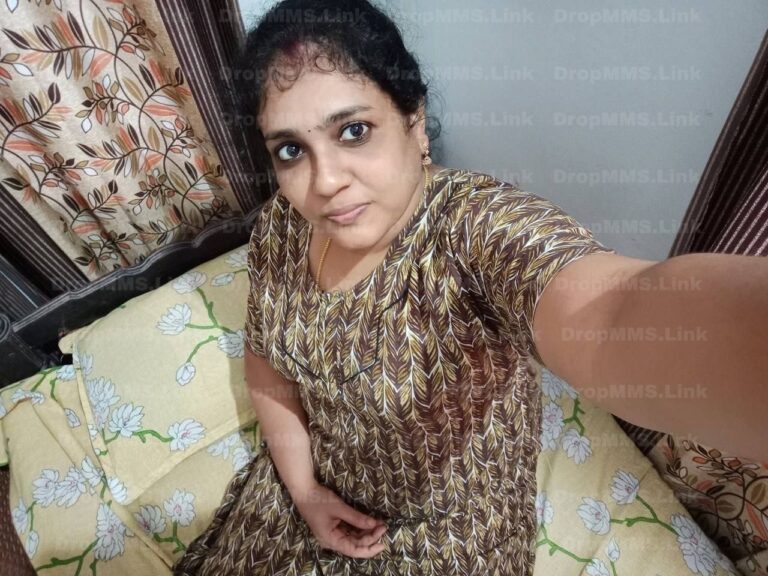 மூடு ஏற்றும் ஆன்டி நைட் செல்பி படம்